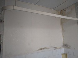 Détapissage mur salle de bain